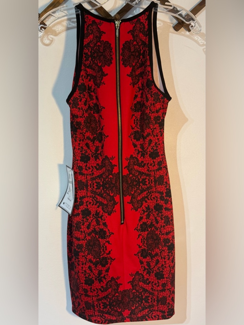 B. Darlin Size 1/2 Printed
Sleeveless Halter Back BodyCon
Mini juniors dress - Picture 7 of 9